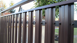 Забор из металлоштакетника - фото 7