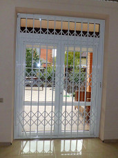 Раздвижные решетки АМРА-М для дверей, окон, перегородок