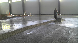 Бетонные полы, с топпингом, шлифовка бетона, обеспыливание - фото 3