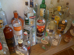 Бутыль стекло 10 литров и коллекция элитных бутылок-виноделу - фото 8