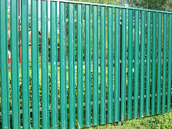 Забор из металлоштакетника - фото 5