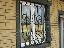 Решетки (сварные, кованые) на окна, балконы, двери - фото 9