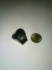Метеорит чёрный камень стекло