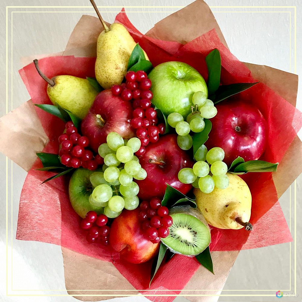 Букеты из конфет и цветов и фруктов фото