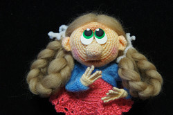 Продам связанную игрушку Девочка с косами - фото 5