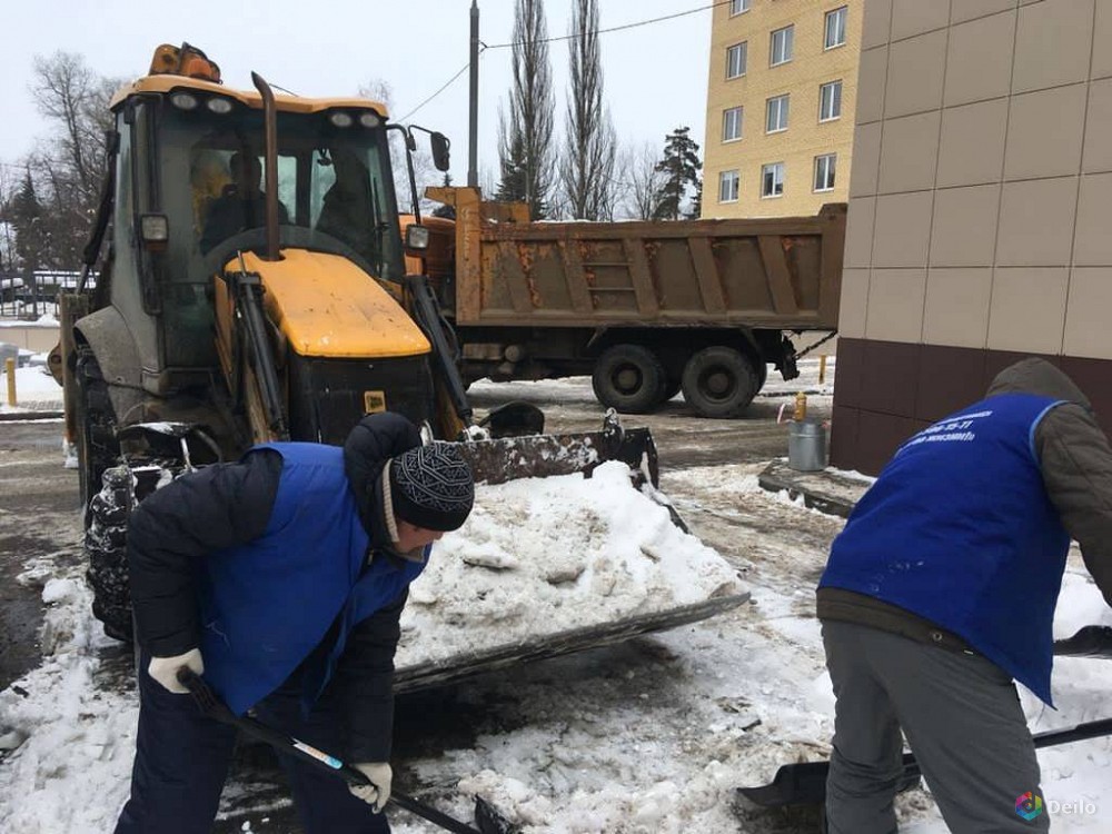 Уборка снега с территории и кровли. Вывоз снега