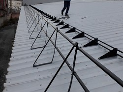 Снегозадержатели на крышу (монтаж, ремонт)
