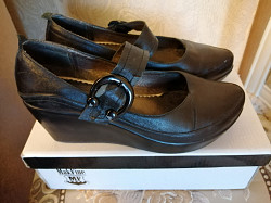 Продам туфли кожаные женские чёрные на платформе. Классика