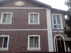 Фасадный декор с мраморно-акриловым покрытием
