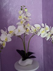 Композиция из латексной орхидеи